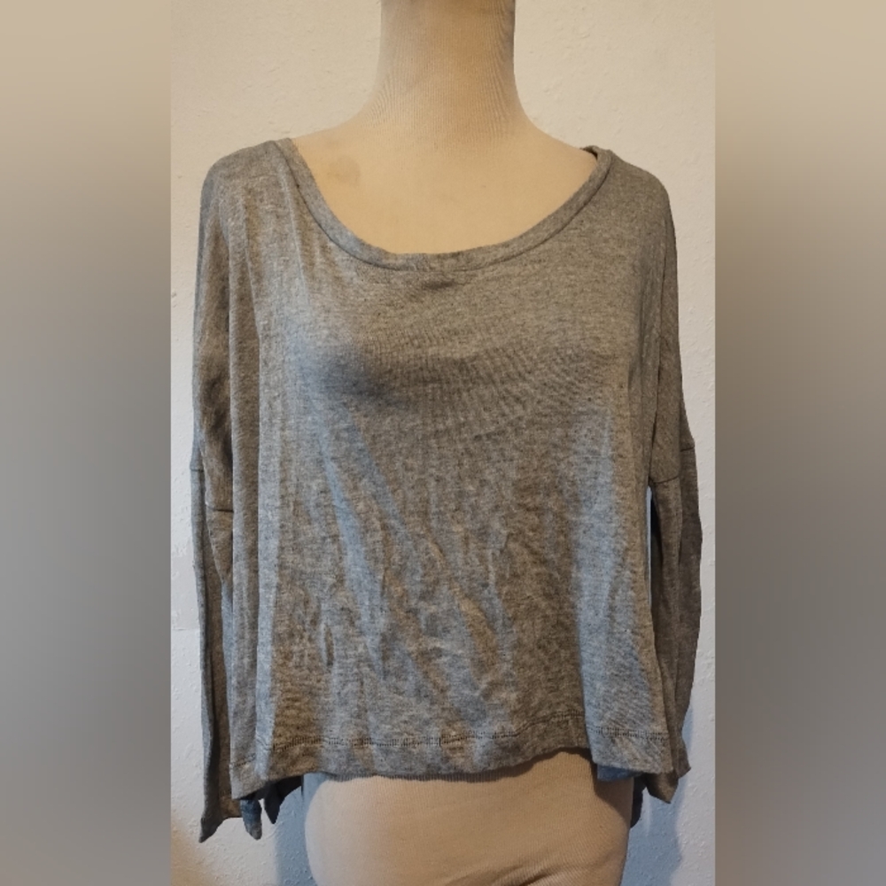 Mavonie grey pullover top